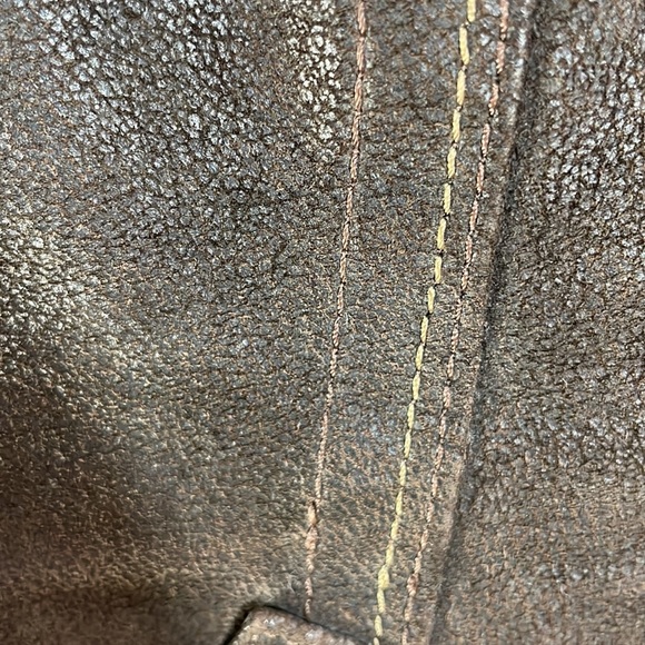 Danier brown women’s leather jacket size large.  Quilt lining - Picture 16 of 17